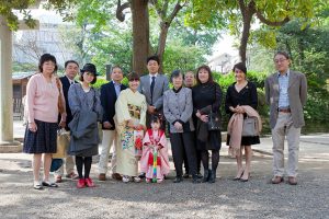 松岡伸一が撮影した七五三記念日の家族の集合写真