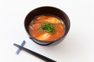 出張カメラマンが東京のキッチンスタジオで撮影した味噌汁の料理写真