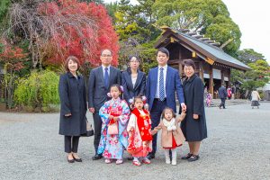 出張カメラマンが伊勢山皇大神宮で撮影した日色ご一家の七五三の記念写真