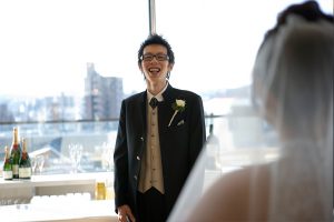 横浜のブライダルカメラマンが撮影した結婚式の日の新郎新婦の写真