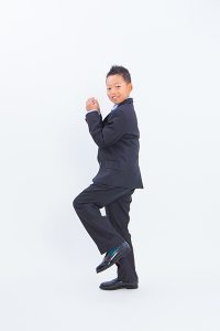 男の子が遊んでいる写真