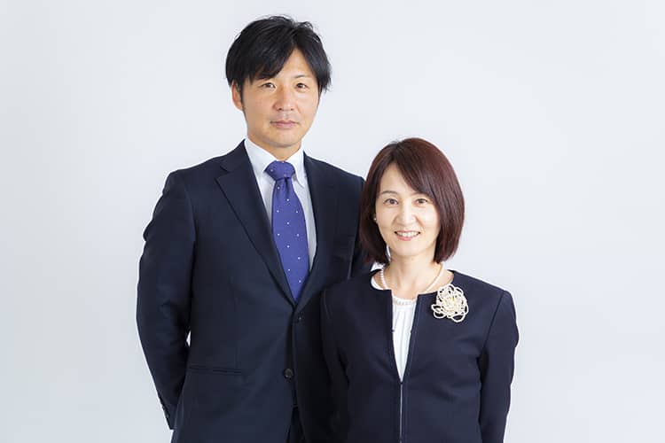 横浜市青葉区の家族写真館で撮影されたご夫妻の写真